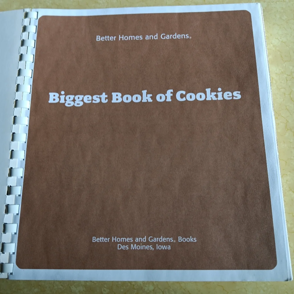 Better Homes and Gardens. "Biggest Book of Cookies" - Picture 2 of 5